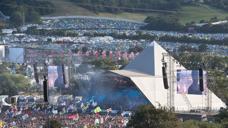 кадр из фильма David Bowie: Glastonbury Festival 2000