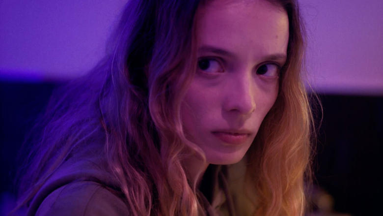 кадр из фильма CONTACTS