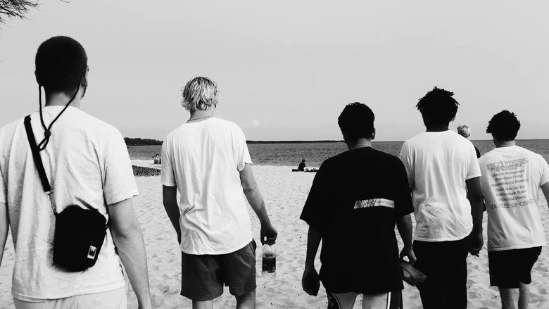 кадр из фильма The Longest Summer in America