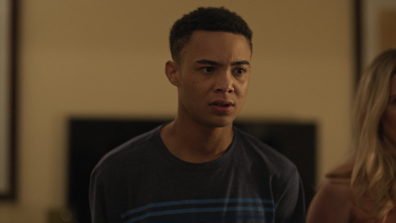 кадр из фильма Alarmed