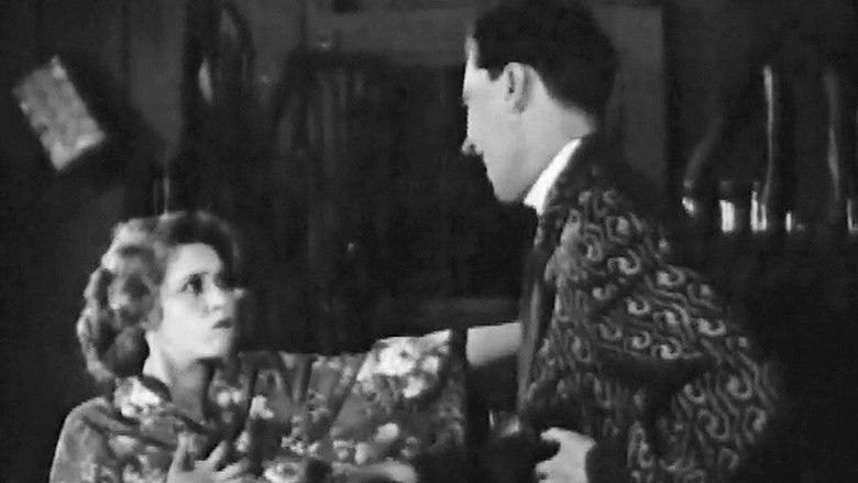 кадр из фильма Johanna Enlists