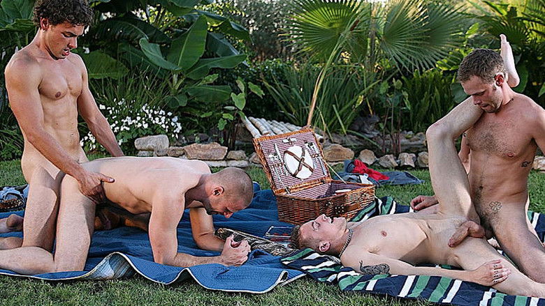 кадр из фильма Raw Threesomes