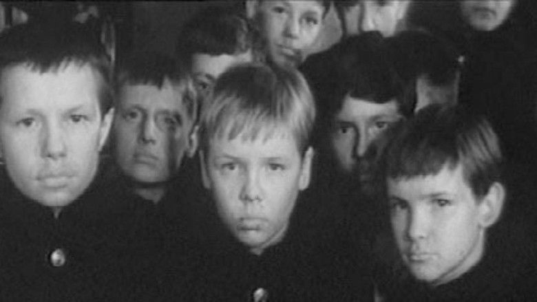 кадр из фильма Мальчишки ехали на фронт