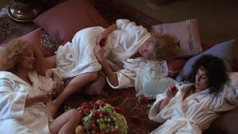 кадр из фильма Иствикские ведьмы