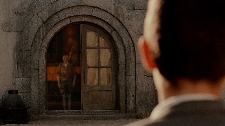 кадр из фильма Хребет дьявола