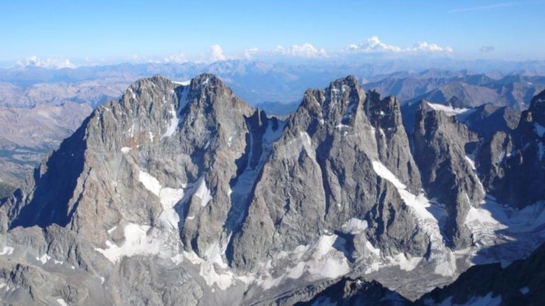 кадр из фильма Les Alpes Vues Du Ciel