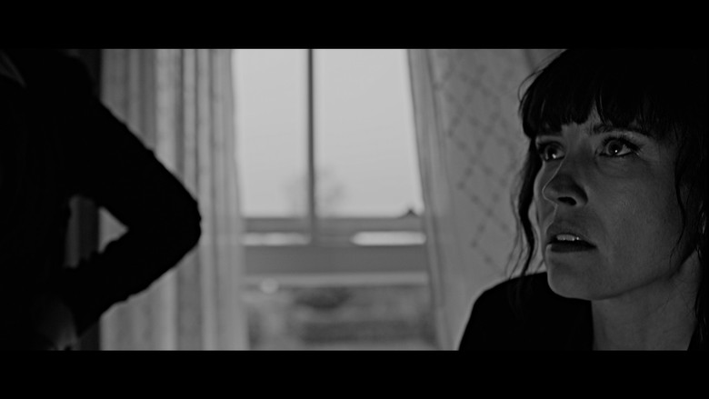 кадр из фильма aWake