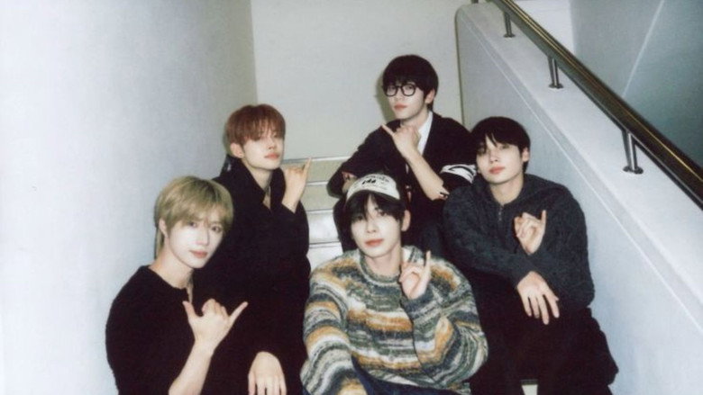 кадр из фильма TOMORROW X TOGETHER: OUR LOST SUMMER