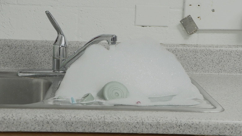 кадр из фильма The Sink is Full