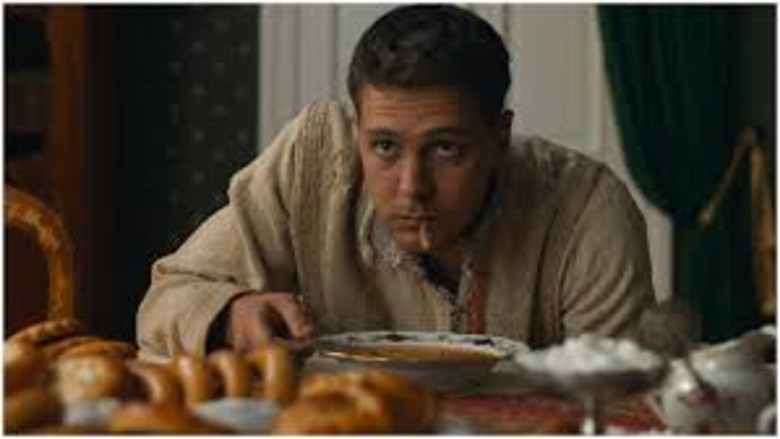 кадр из фильма Холоп