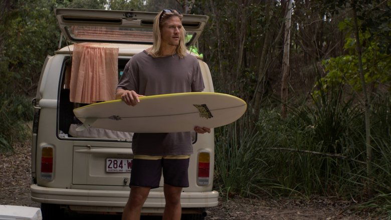 кадр из фильма На гребне волны. Возвращение