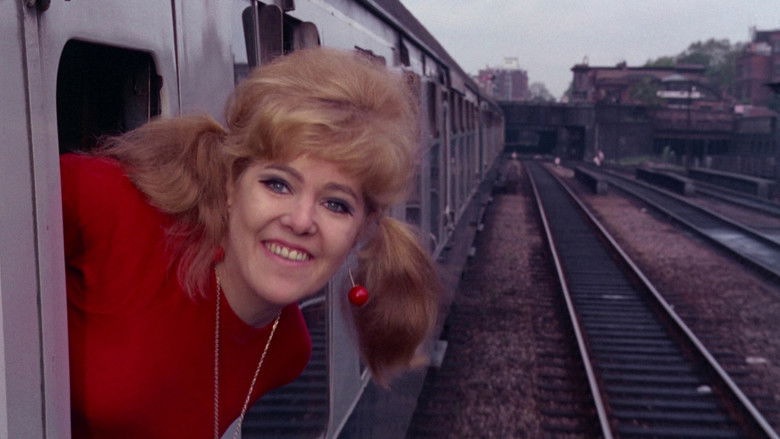 кадр из фильма Smashing Time