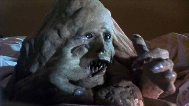 кадр из фильма Существо в корзине