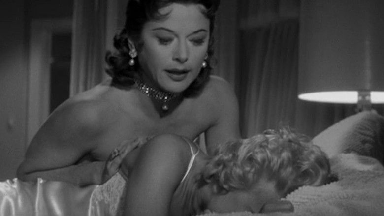 кадр из фильма The Female Animal