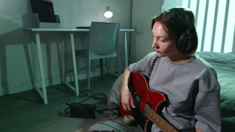 кадр из фильма LUNA