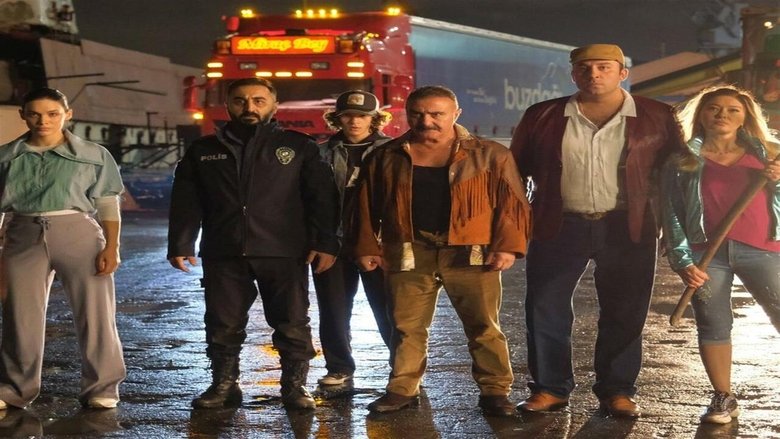 кадр из фильма Kim Bu Aile?