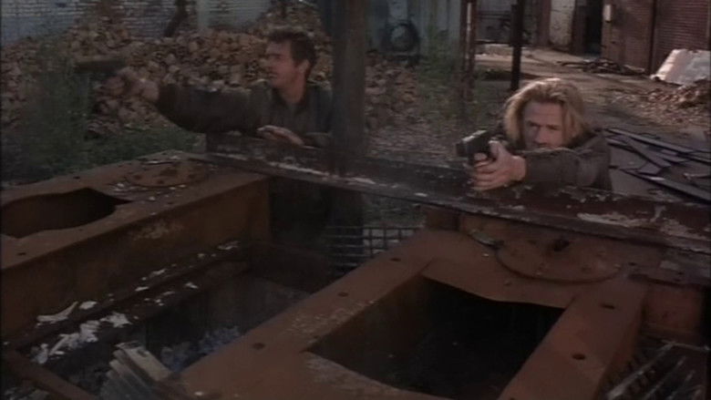 кадр из фильма Тайные пришельцы