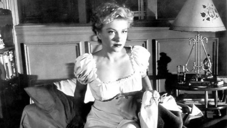 кадр из фильма The Blue Gardenia