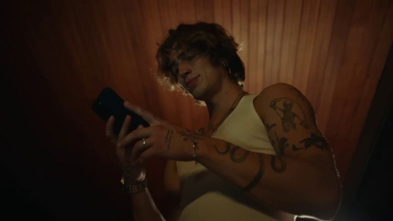 кадр из фильма you are seen.