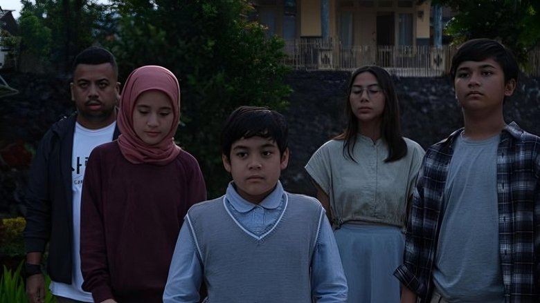 кадр из фильма Petualangan Anak Penangkap Hantu