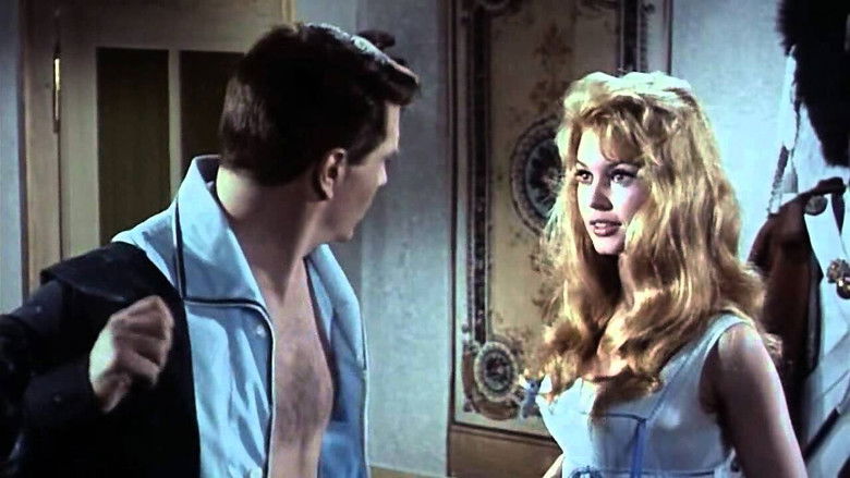 кадр из фильма Парижанка