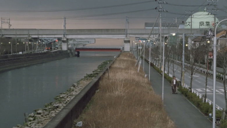 кадр из фильма 痴漢電車人妻篇　奥様は痴女