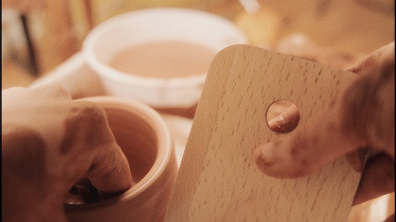 кадр из фильма Earth Works: A Potter's Story