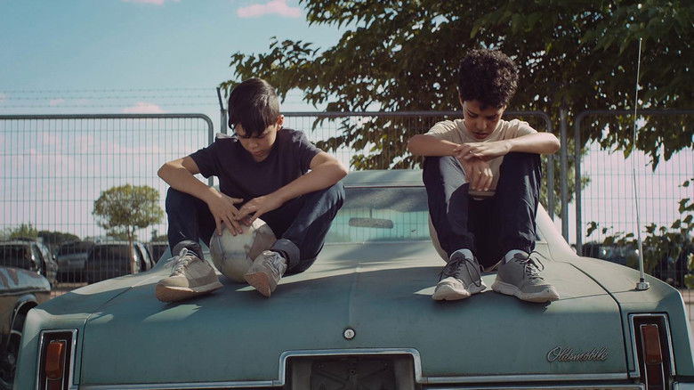 кадр из фильма Cementerio de coches