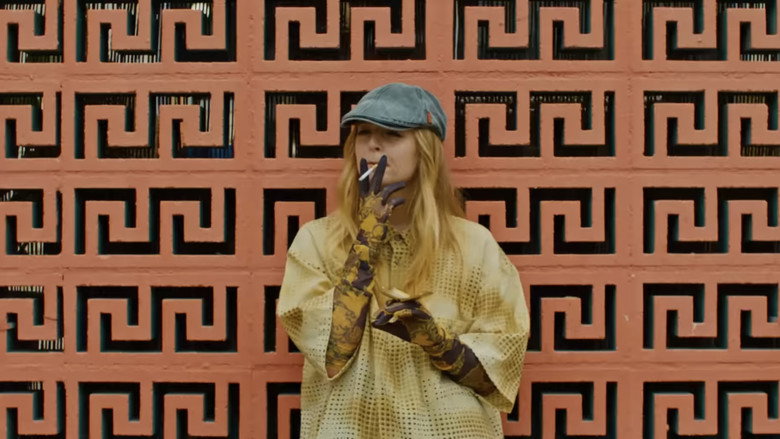 кадр из фильма Идиотка