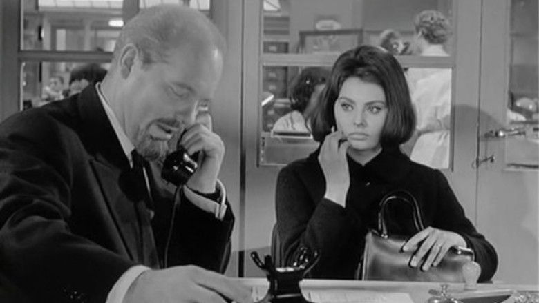 кадр из фильма Пять миль до полуночи