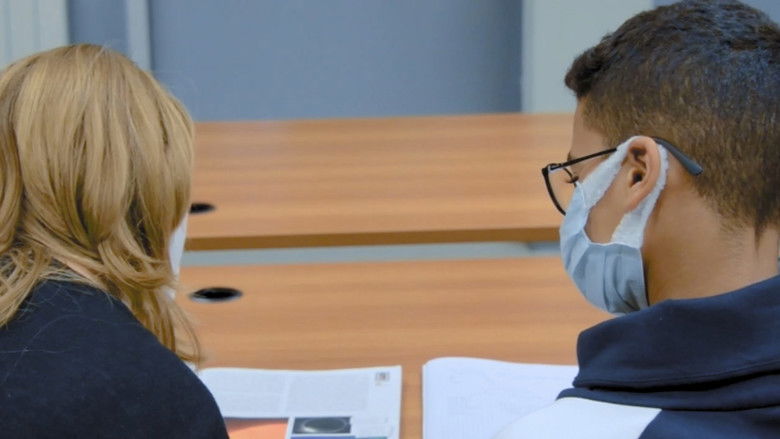 кадр из фильма Il Centro per i Giovani - volti, racconti ed esperienze sotto la mascherina