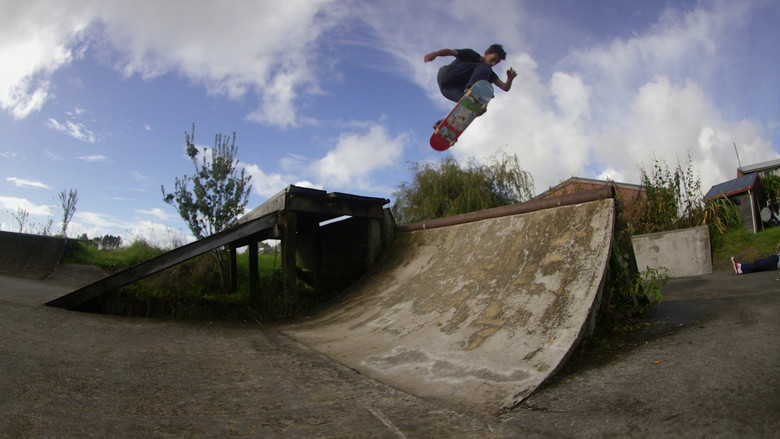 кадр из фильма Holy Stokes! Реальная жизнь