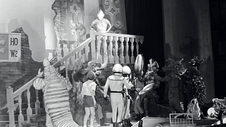 кадр из фильма ウルトラマン 誕生