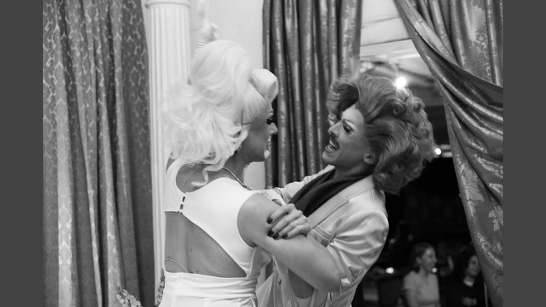 кадр из фильма I Can't Believe It's Not Valley of the Dolls!