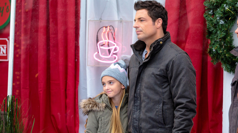 кадр из фильма Love You Like Christmas