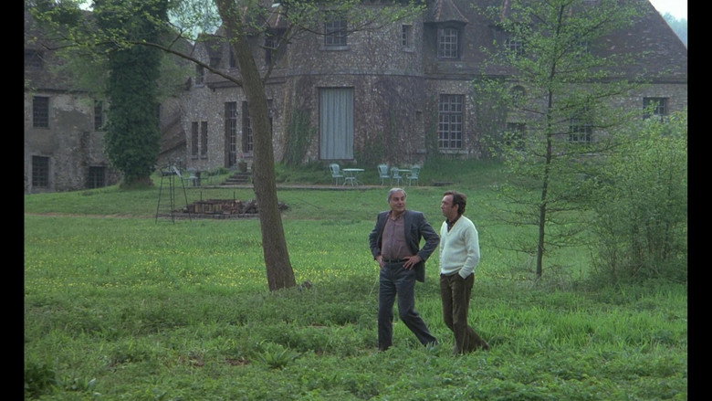 кадр из фильма Пусть те, у кого большая зарплата, поднимут руку!