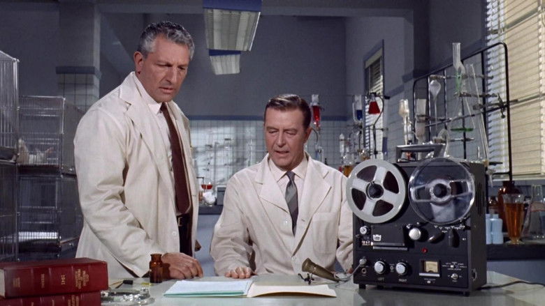 кадр из фильма Человек с рентгеновскими глазами