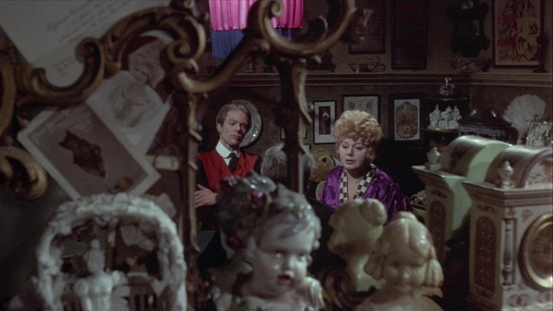 кадр из фильма Кто прикончил тетушку Ру?