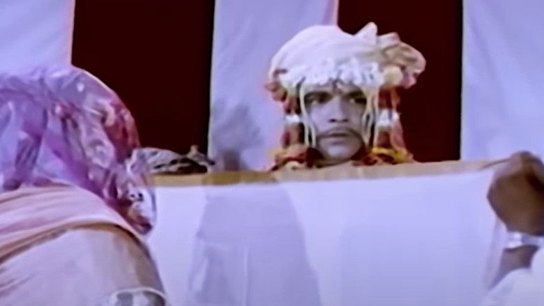 кадр из фильма चंदनाची चोळी अंग अंग जाळी