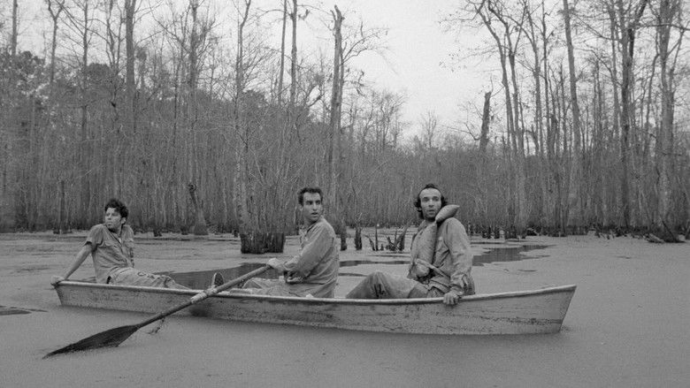 кадр из фильма Вне закона