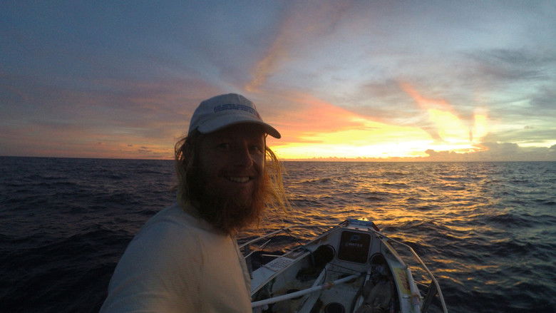 кадр из фильма Aizsniegt dzelmi: vienatnē pāri Klusajam okeānam