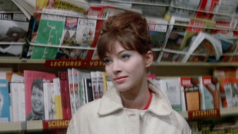 кадр из фильма Женщина есть женщина