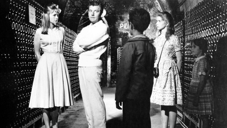 кадр из фильма The Greengage Summer