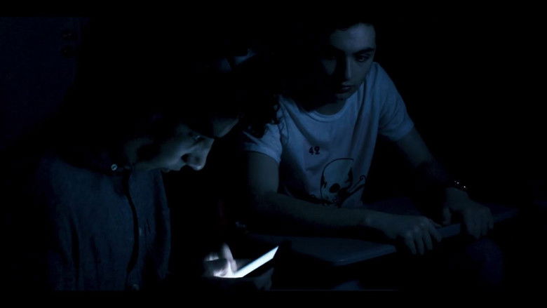 кадр из фильма Conectado