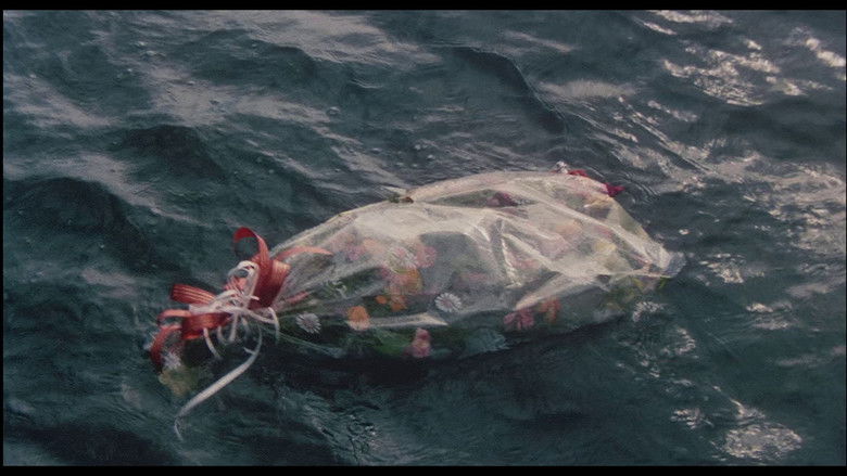 кадр из фильма 天国にいちばん近い島