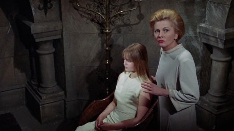 кадр из фильма The Witches