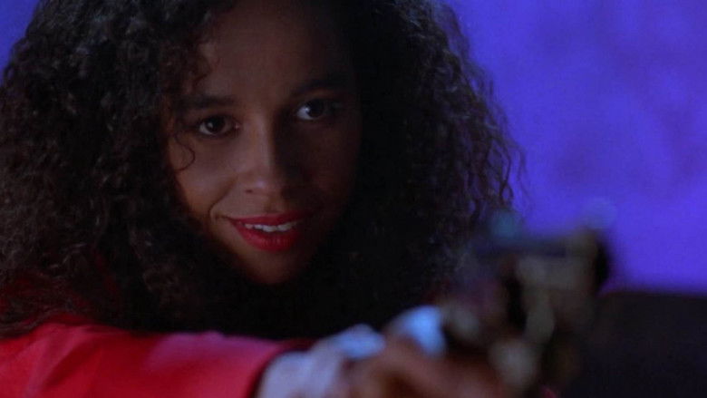 кадр из фильма Инопланетянин в чужом теле