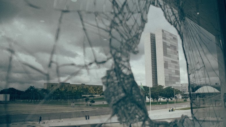 кадр из фильма Apocalipse nos Trópicos