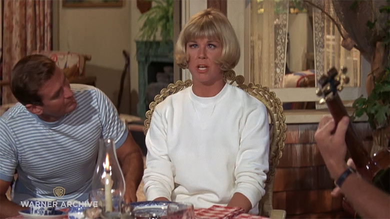 кадр из фильма Лодка со стеклянным дном