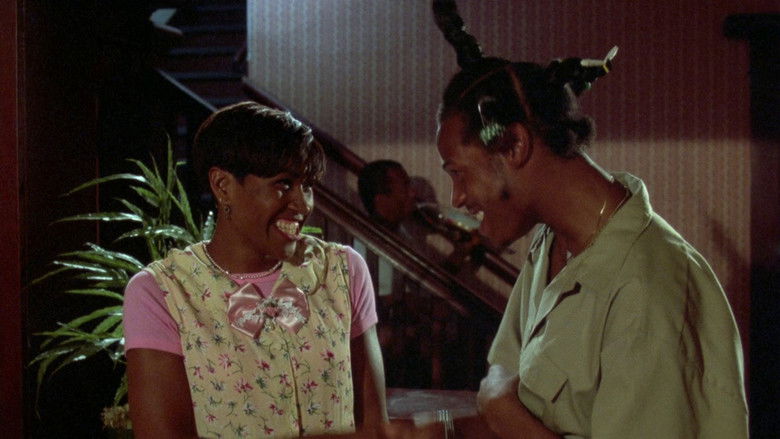 кадр из фильма Не грози южному централу, попивая сок у себя в квартале